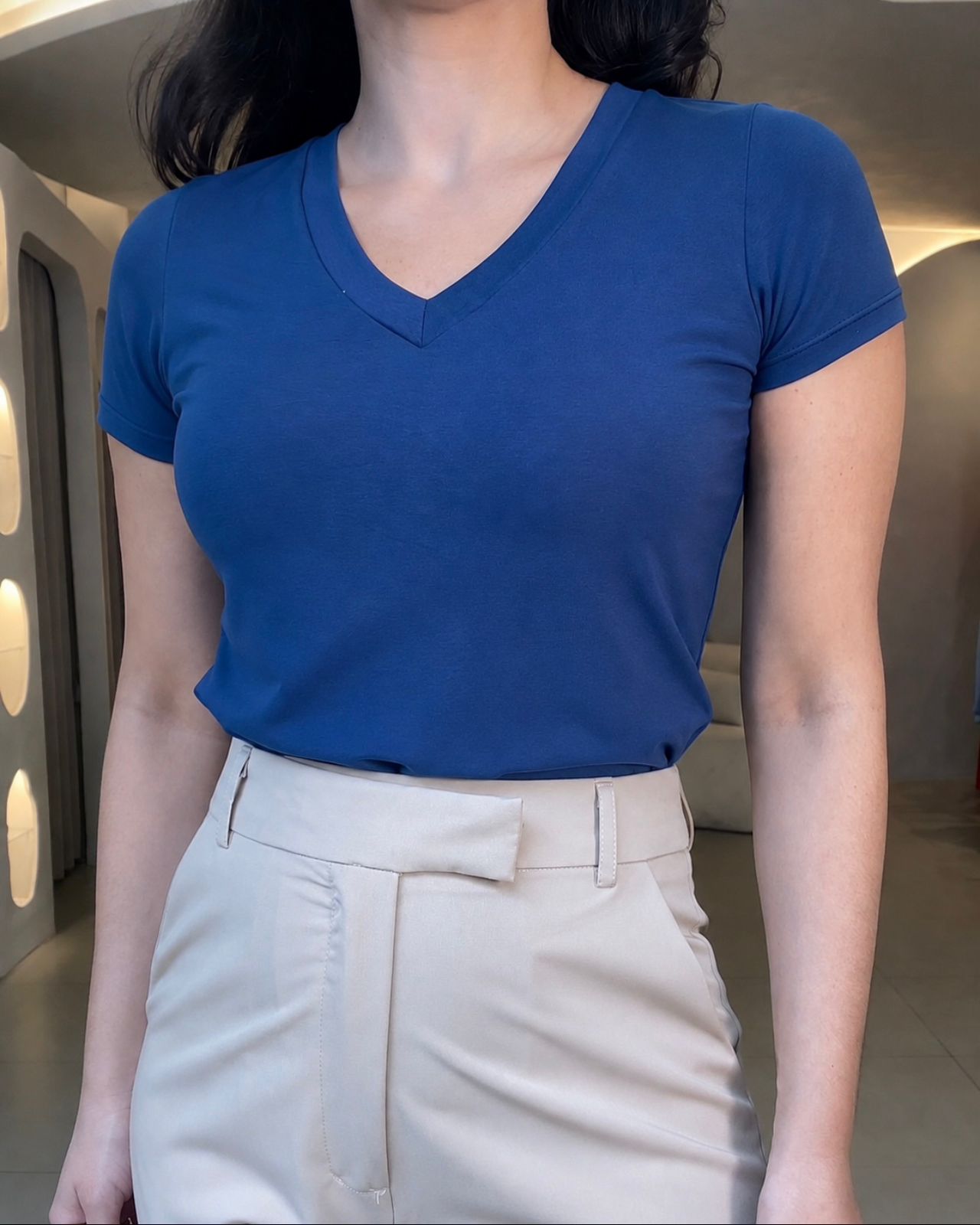 Blusa básica Gola V Azul