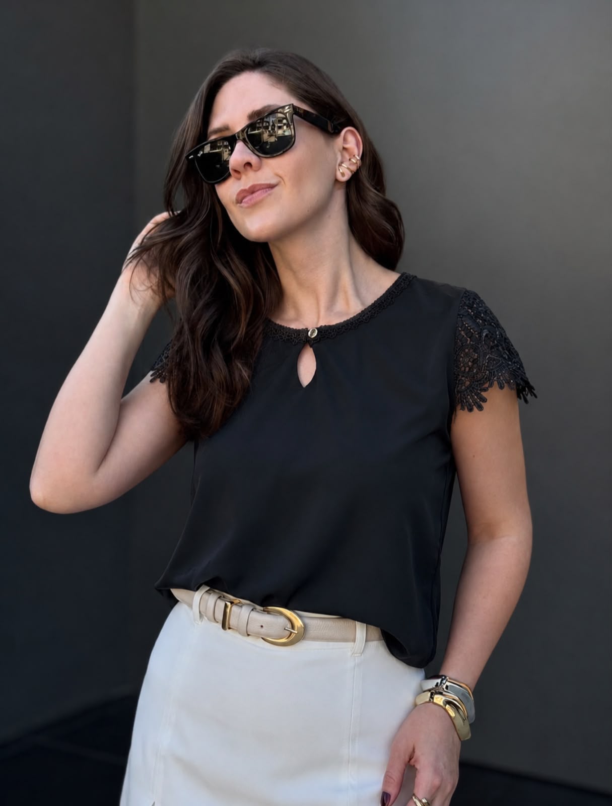 Blusa de crepe com renda na manga Preta