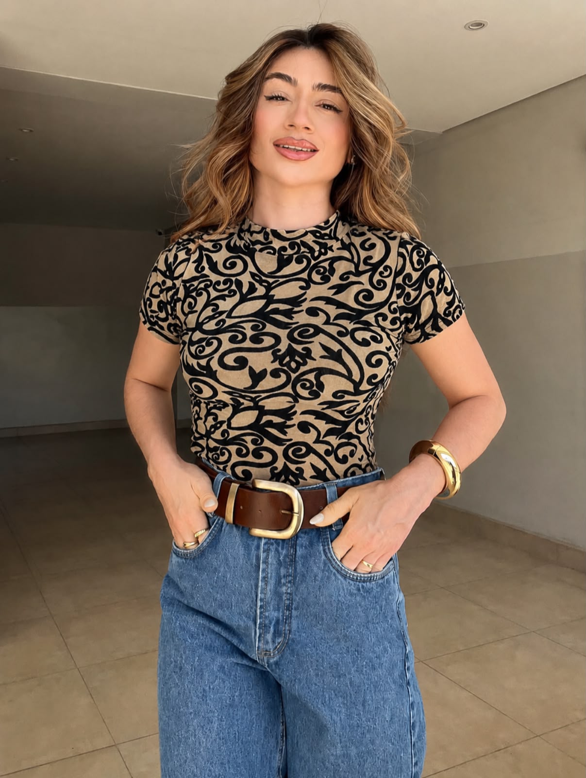 Blusa em Tule e estampa Arabeska