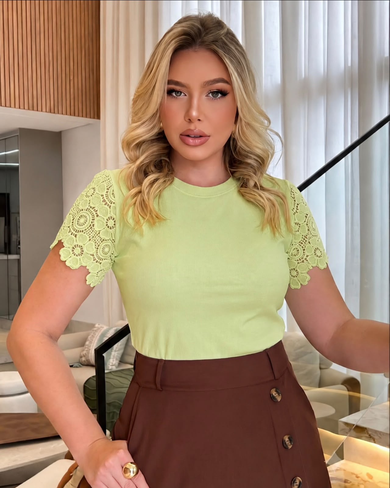 Blusa de Malha e manga com Renda Verde