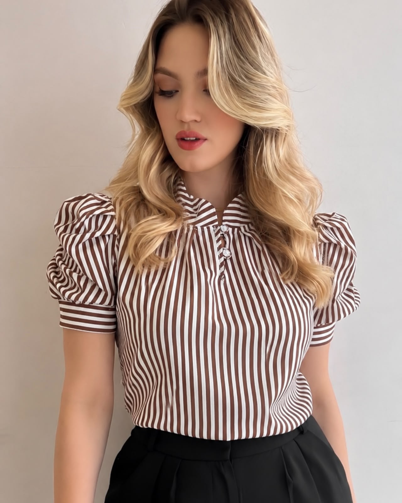 Blusa Listrada Manga Princesa Marrom