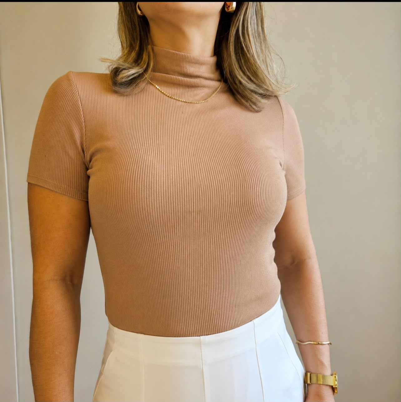 Blusa em malha canelada Garrafinha Bege