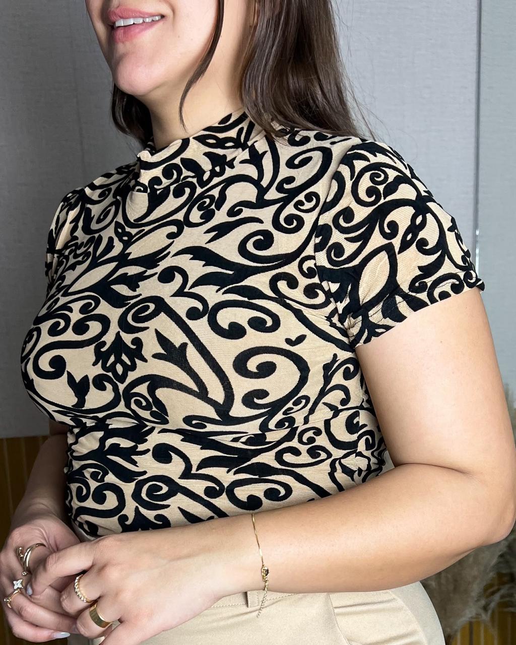 Blusa em Tule e estampa Arabeska