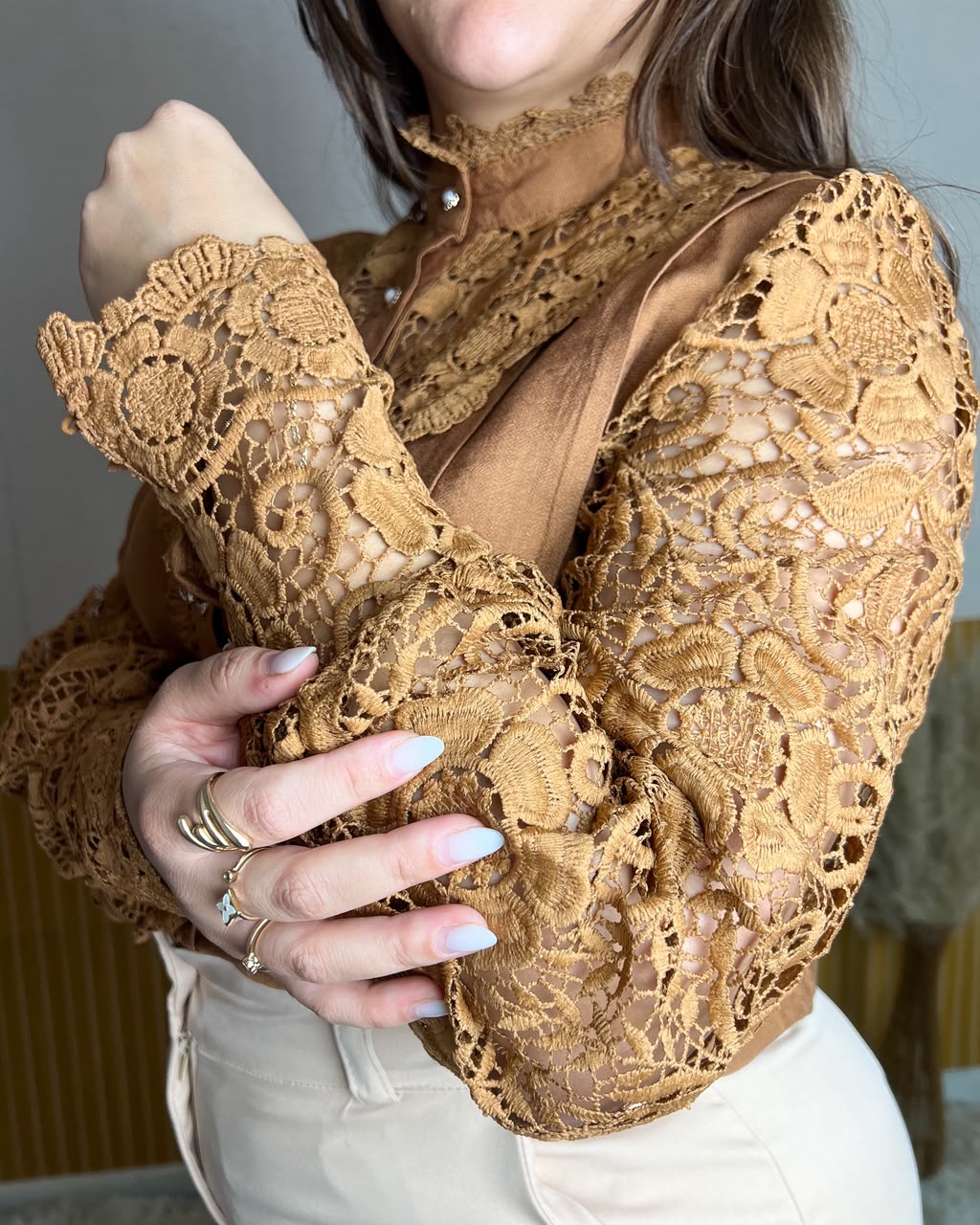 Camisa Luxo com Renda Marrom