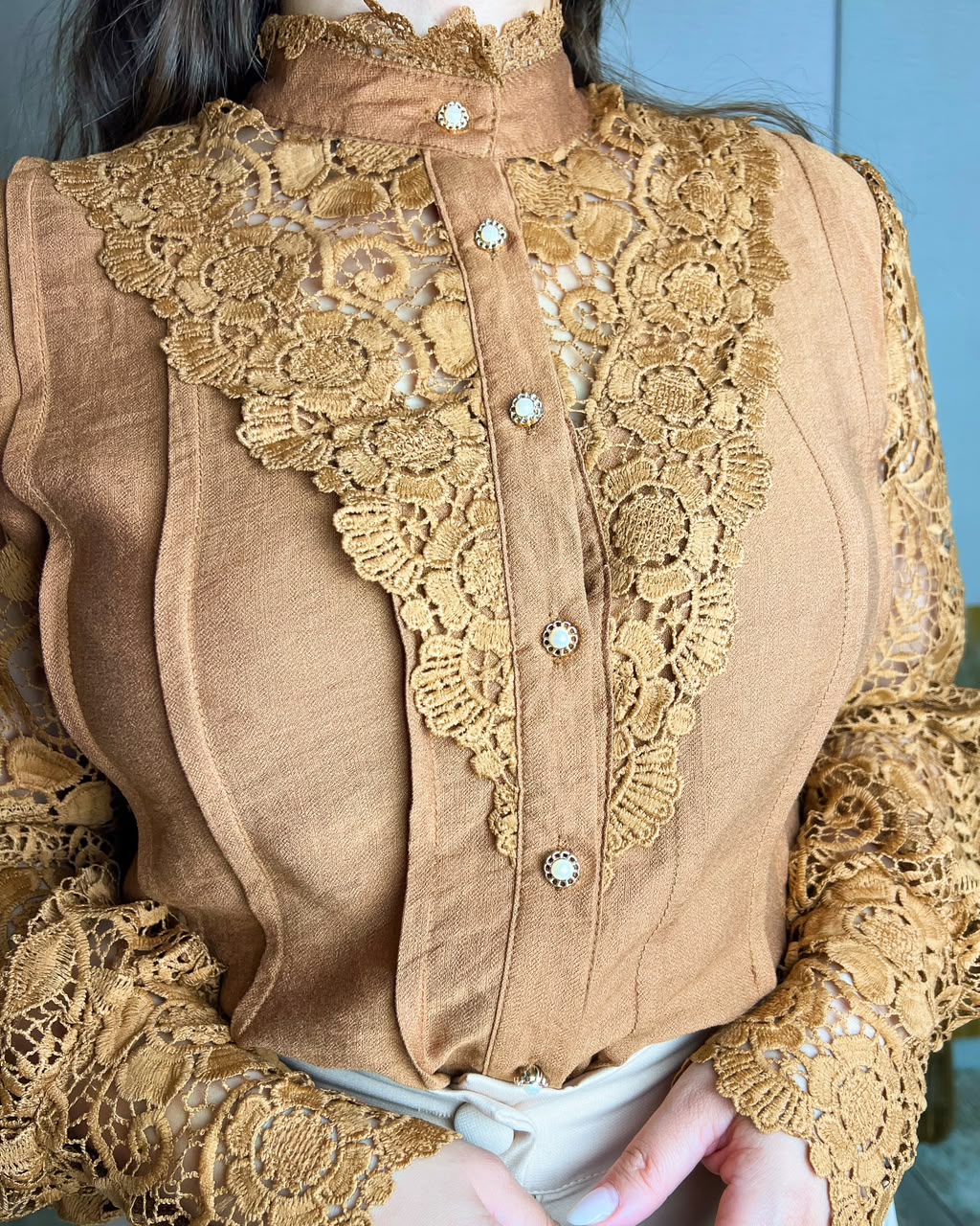 Camisa Luxo com Renda Marrom