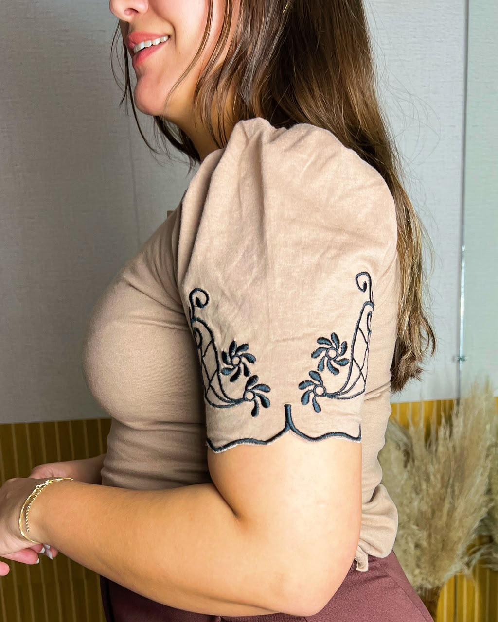 Blusa em Malha Com bordado Marrom