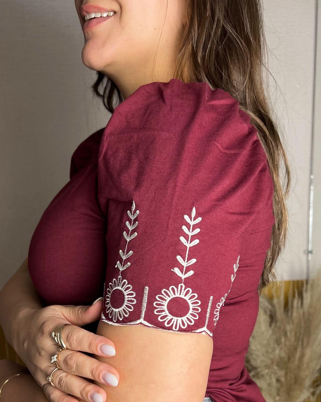 Blusa em Malha Com bordado bordo