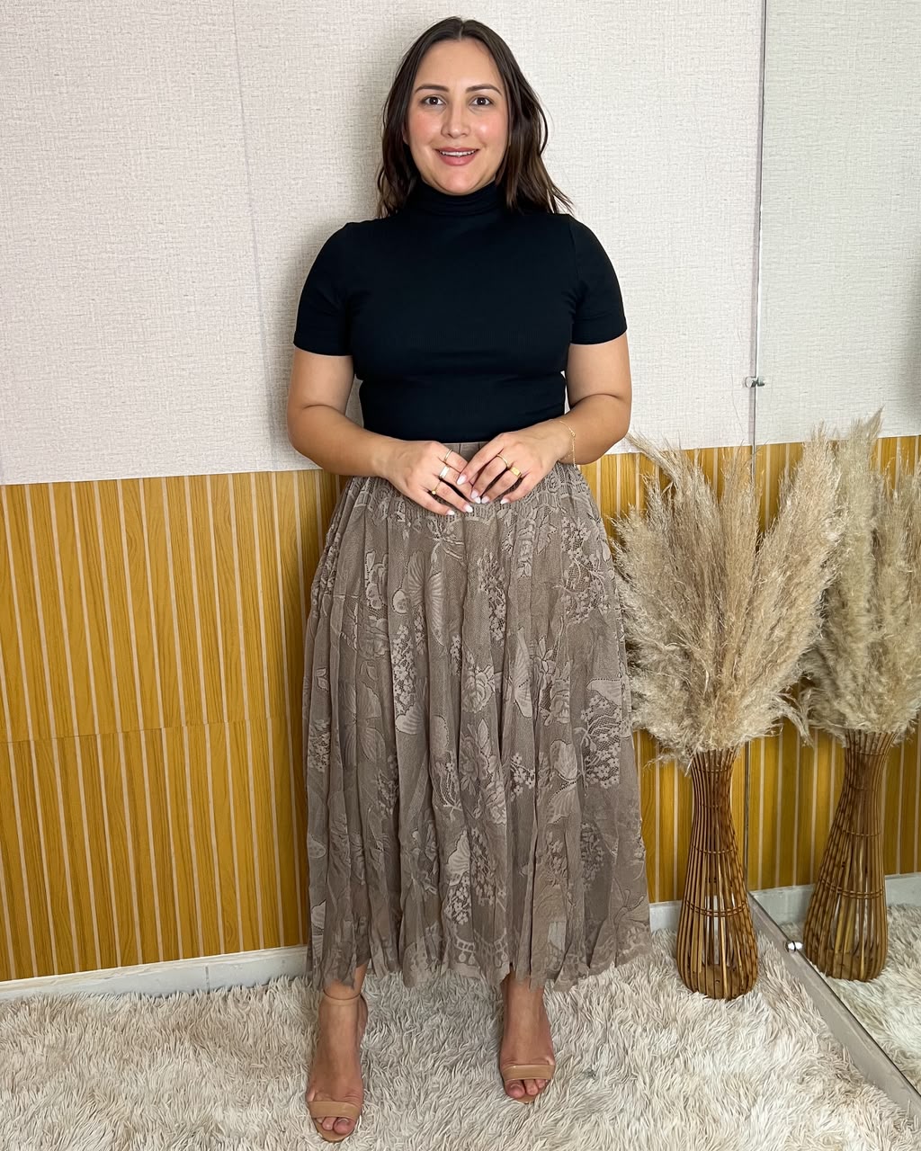 Saia Midi em Renda Marrom