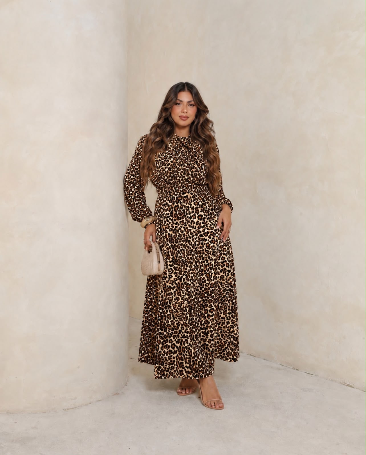 Vestido longo com laço na gola Onça