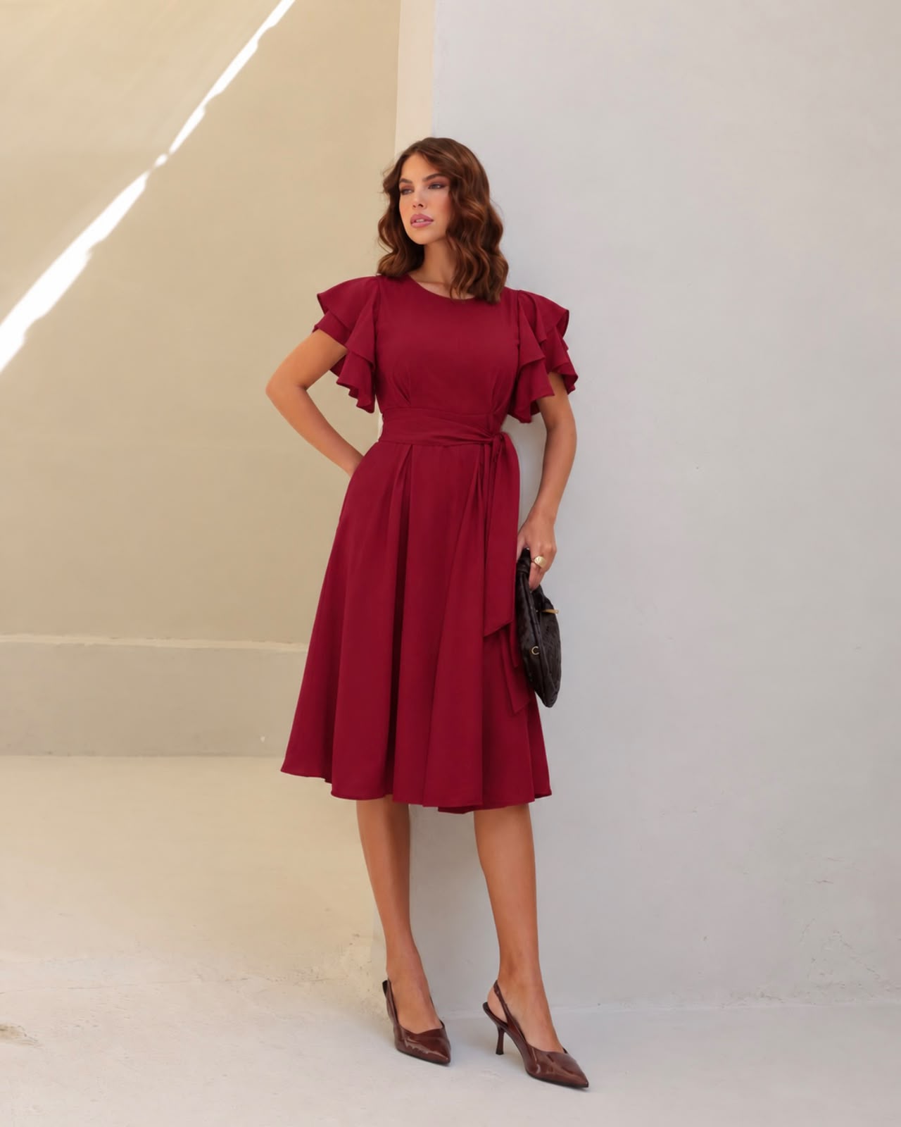Vestido Com babados na manga Bordo