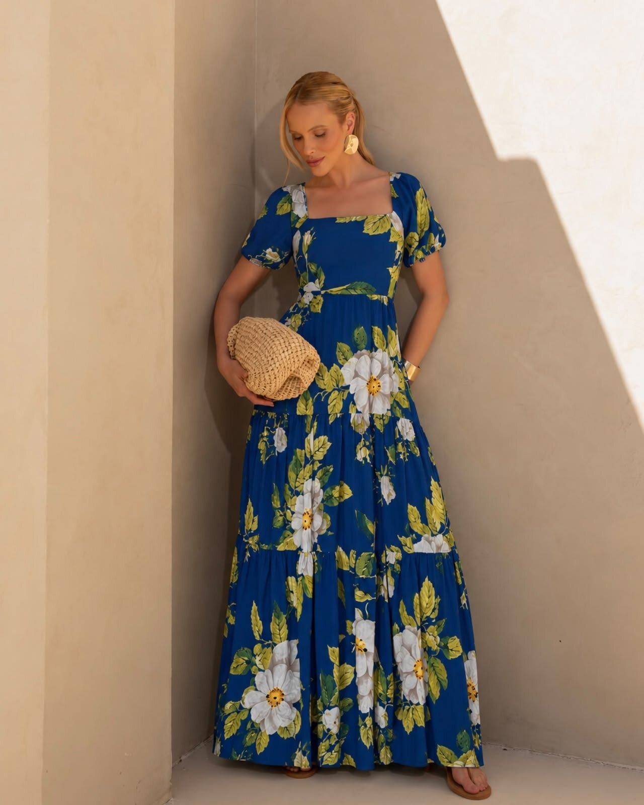 Vestido Longo Com manga Azul com flores verdes