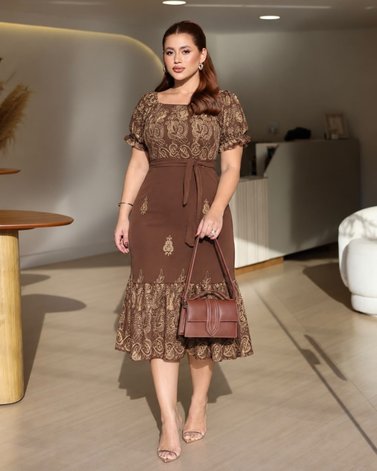 Vestido Bordado com Laço Marrom