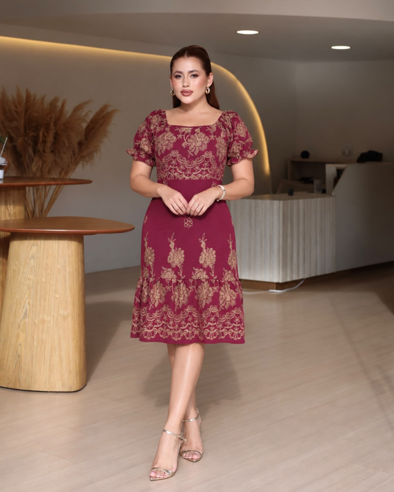 Vestido Bordado com Laço Marsala