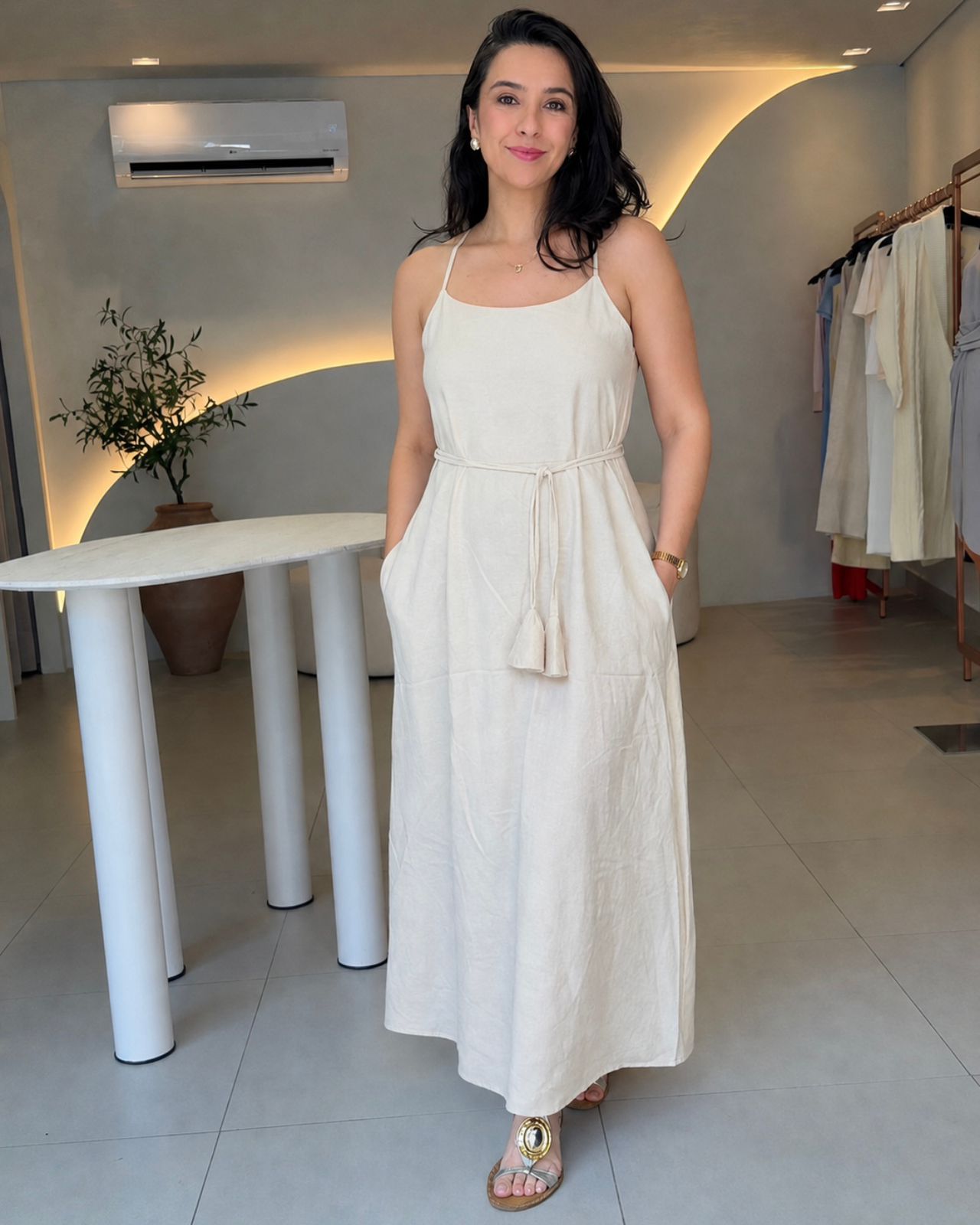 Vestido longo de alça com bolso Bege