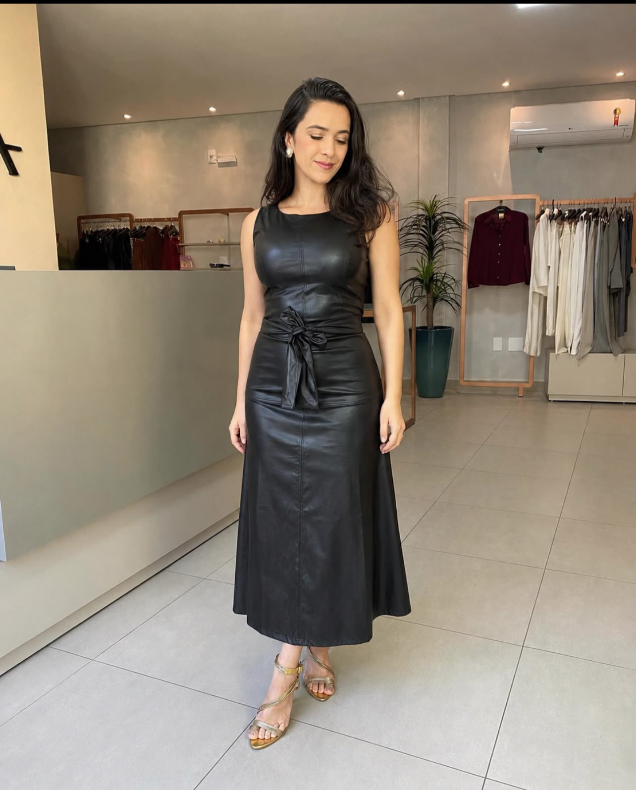 Vestido longo Courino manga Regata Preto