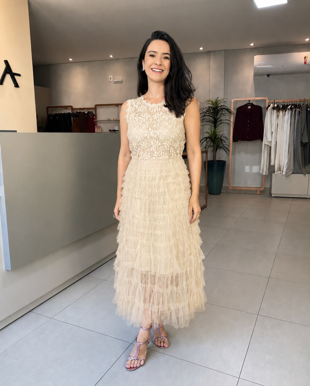 Vestido de renda e Tule sem Manga Nude