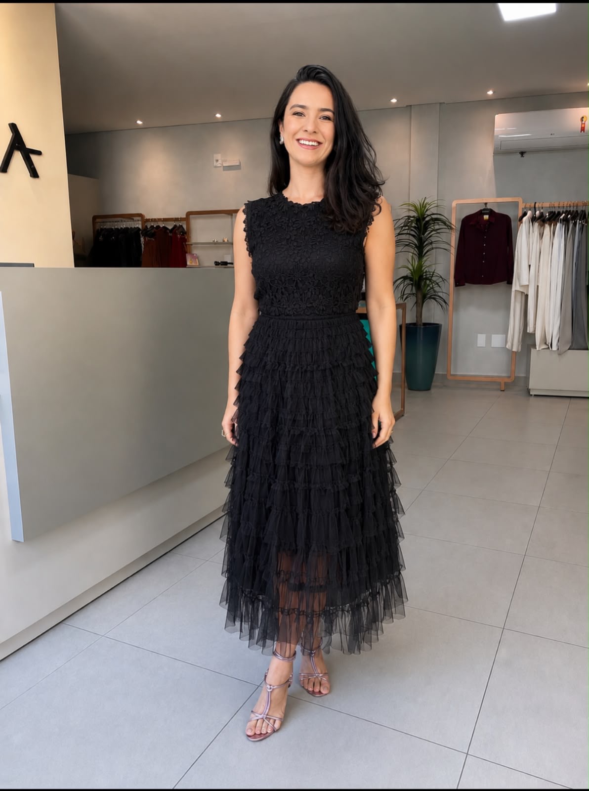 Vestido de renda e Tule sem Manga Preto