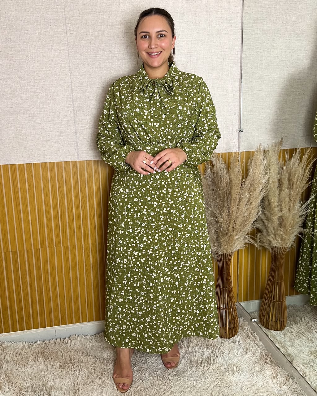 Vestido longo com laço na gola Verde